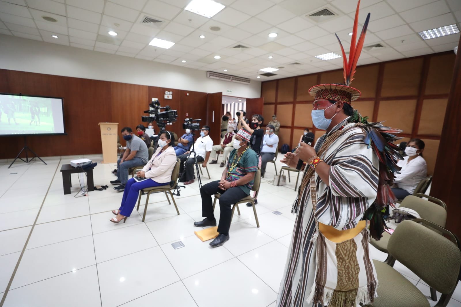 Ucayali: Presidenta del Consejo de Ministros se reunió con organizaciones indígenas para coordinar acciones estratégicas