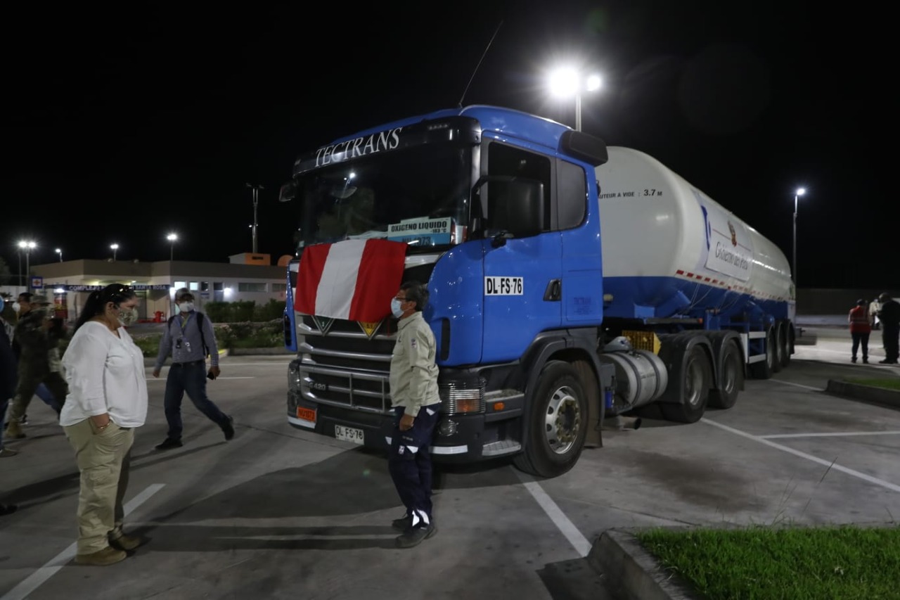 Llegaron al país las primeras 40 toneladas de oxígeno de las 960 importadas de Chile