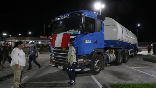 Llegaron al país las primeras 40 toneladas de oxígeno de las 960 importadas de Chile