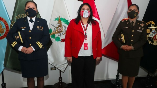 Ministra de Defensa espera que más niñas sepan que en las Fuerzas Armadas hay espacio para ellas