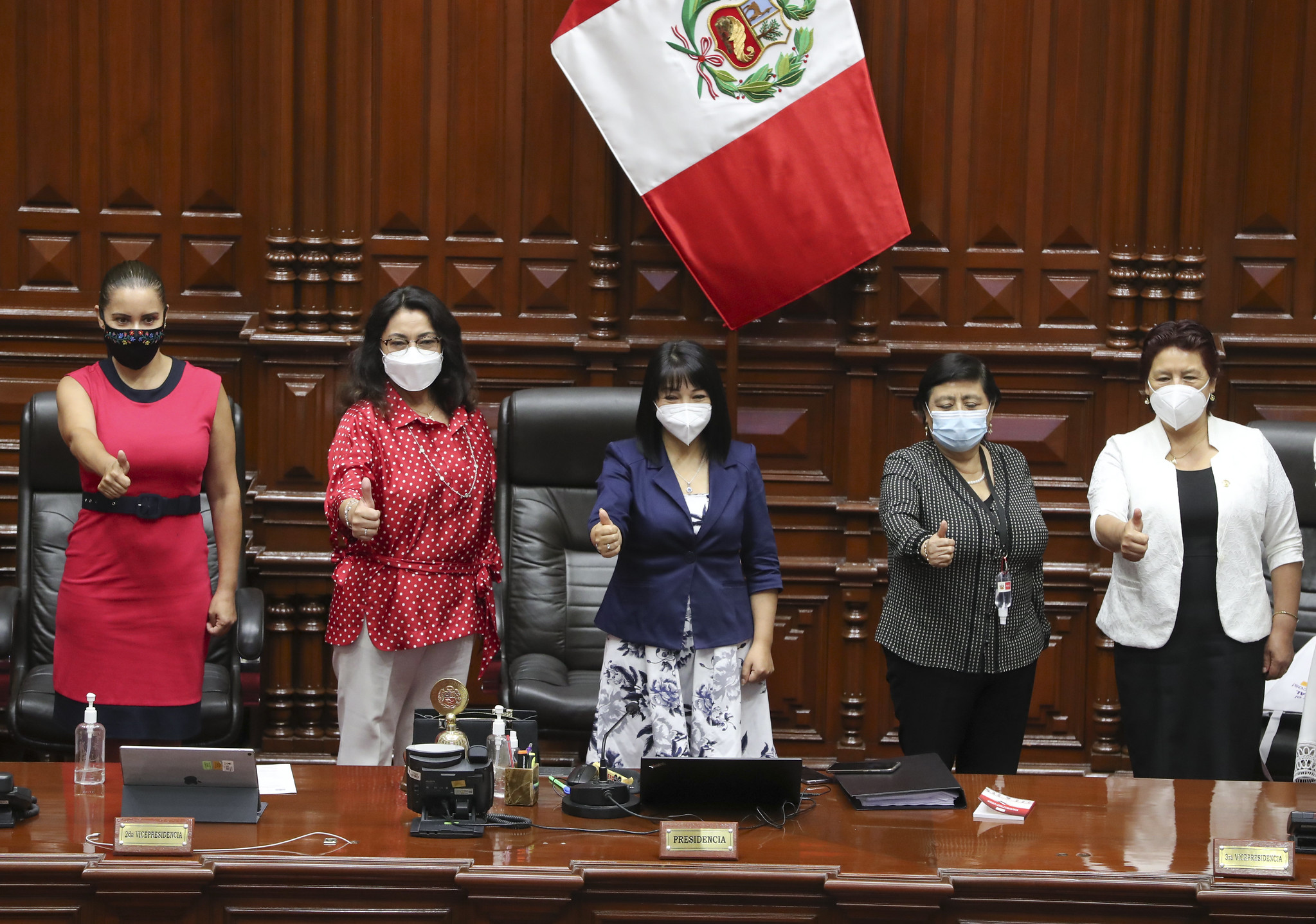 La presidenta del Consejo de Ministros, Violeta Bermúdez, rindió homenaje a todas las mujeres peruanas.