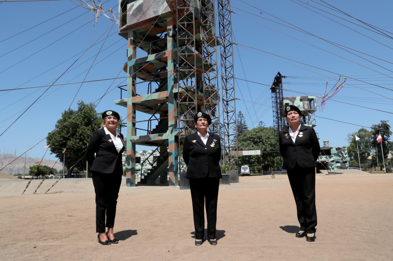 Ellas fueron las primeras paracaidistas del Perú
