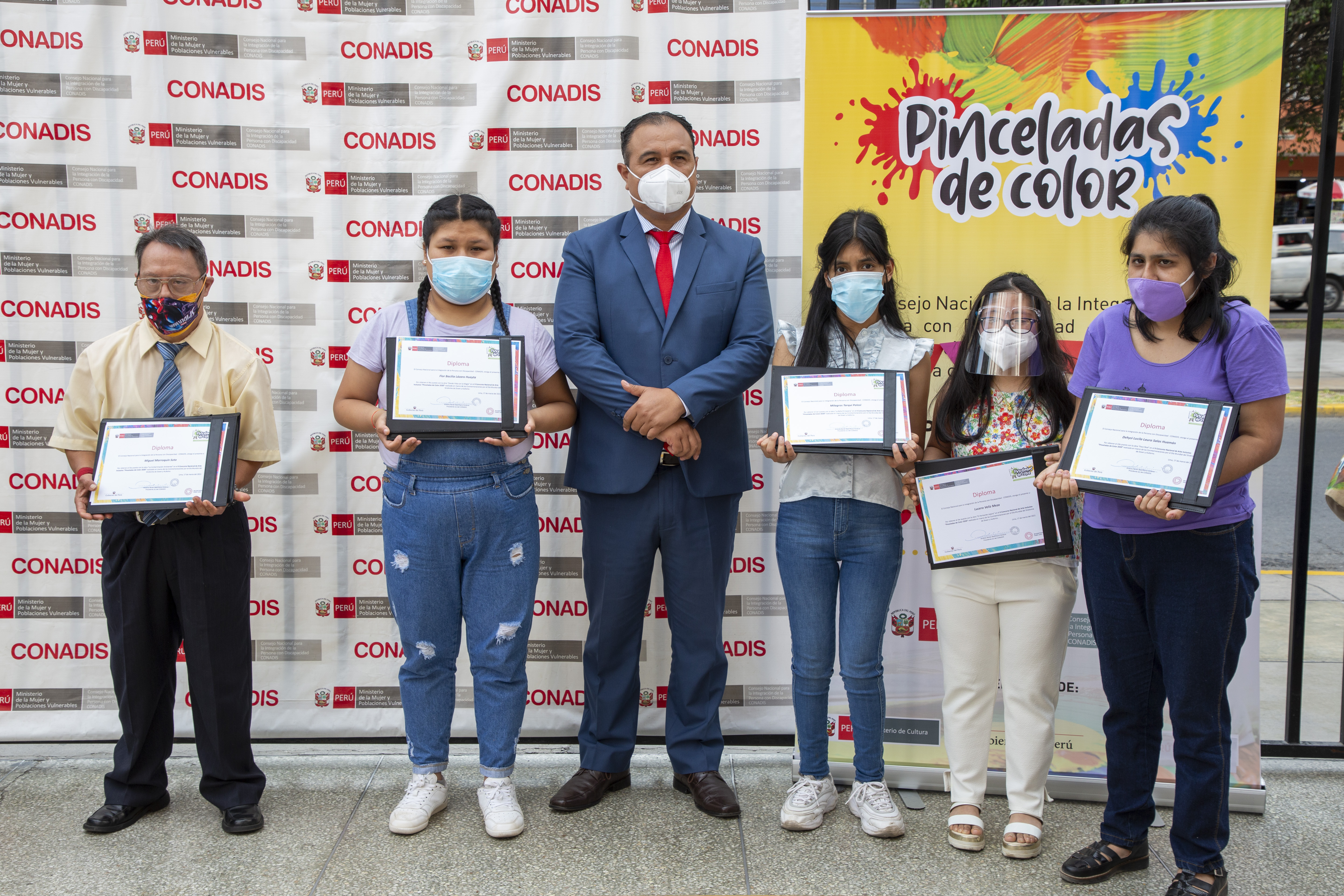 Son los ganadores del premiación del II Concurso Nacional de Arte Inclusivo “Pinceladas de Color 2020” con el secretario General