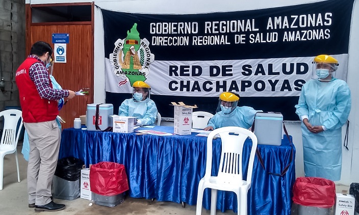 Imagen JPG de colaborador de la Contraloría supervisando Red de Salud Chachapoyas en Amazonas.