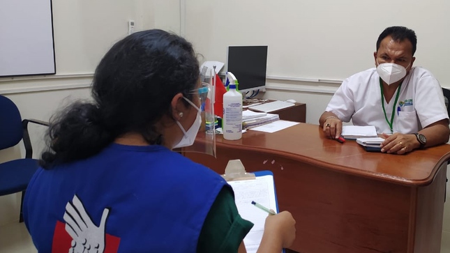 Comisionada de la Defensoría del Pueblo conversa con la representante de la Diresa Loreto