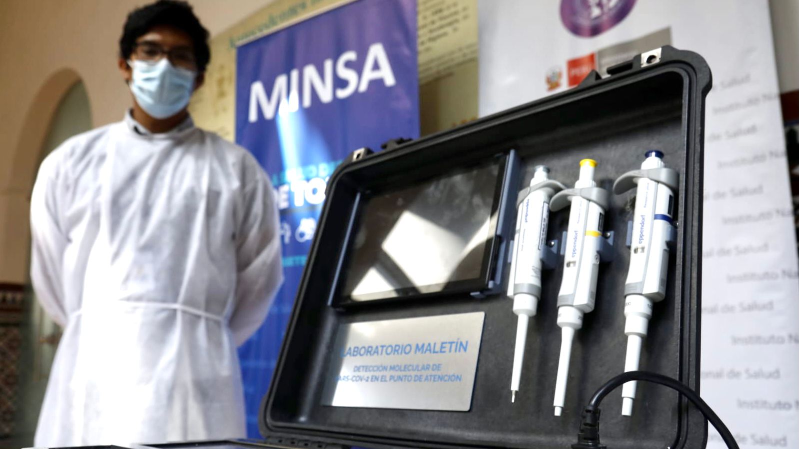INS presenta laboratorio molecular portátil ‘Onqoy Tariq’ para diagnóstico rápido de COVID-19