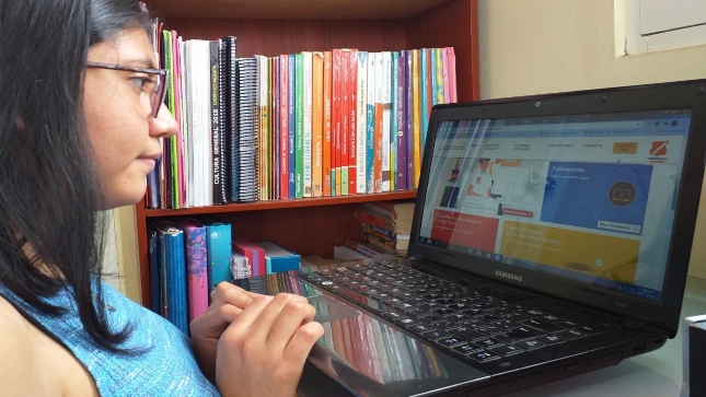 Imagen JPG de alumna de secundaria realizando la veeduría escolar virtual propaganda electoral en Áncash.