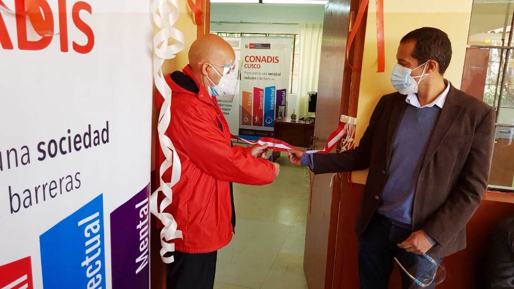 Funcionarios que han firmado el convenio entre Conadis y el Gobierno Regional