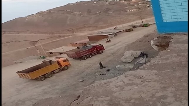 Vista del Cerco Perimétrico, obsérvese que el corte del terreno ya llego al Cerco Perimétrico