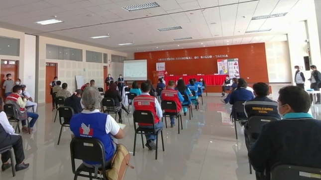 Foto de reunión de autoridades de Tacna