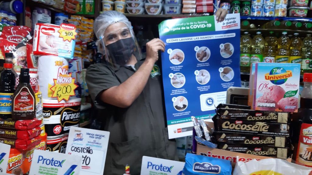 Minsa supervisa uso de doble mascarilla en el mercado Ciudad de Dios de San Juan de Miraflores