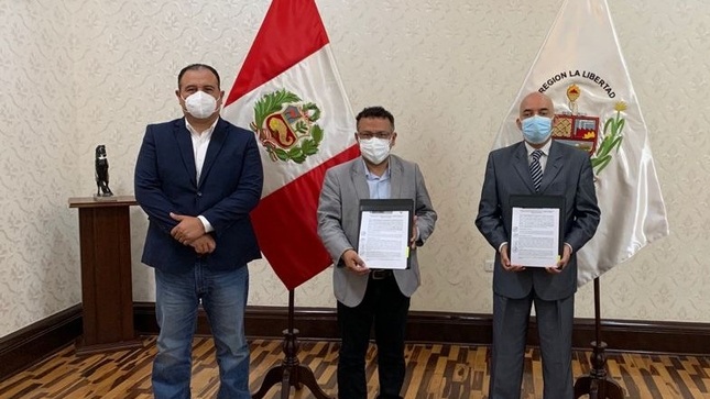 Autoridades firman convenio en la Libertad