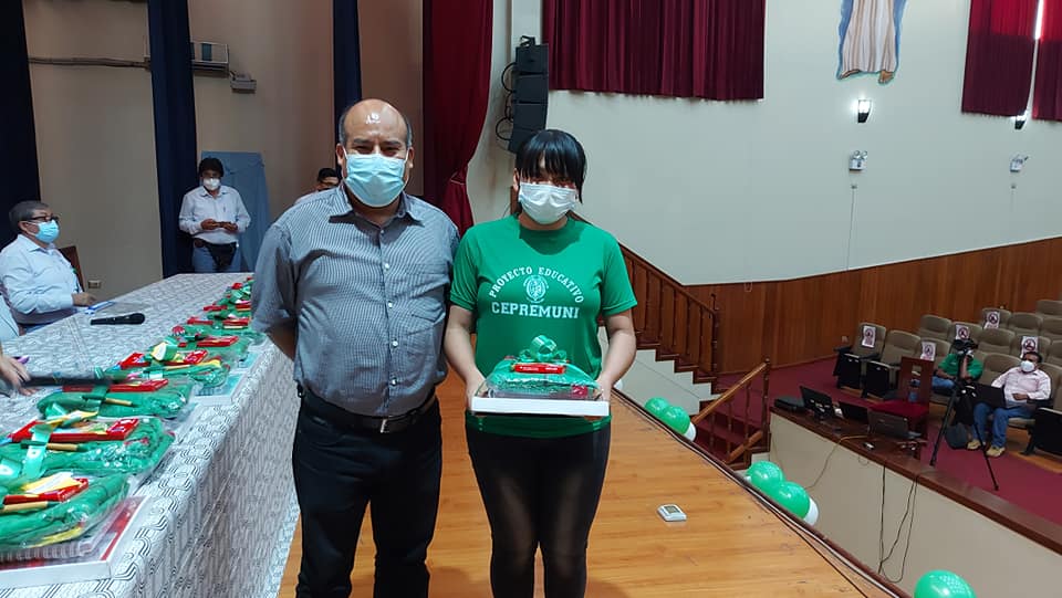 Ingresantes del CEPREMUNI a la UNIQ reciben saludo y reconocimiento de autoridades