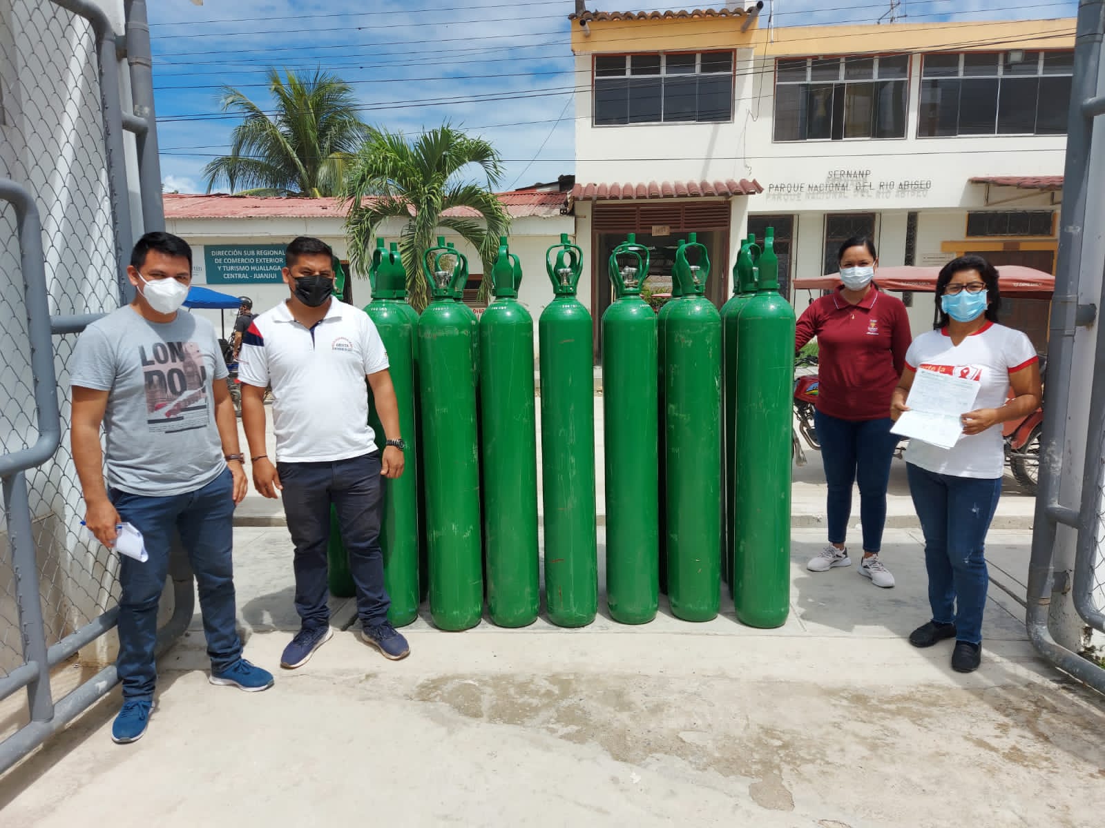 La Oficina de Gestión de Servicios de Salud-OGESS 402 Huallaga Central realizó la entrega de 16 balones de oxígeno medicinal de 10m³.
