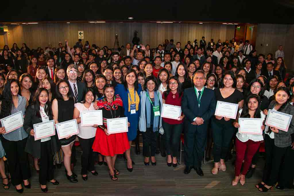 Más de 250 talentos se gradúan para potenciar la educación