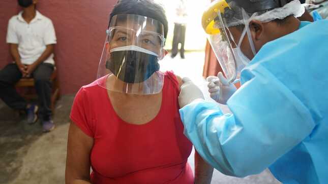 Fueron vacunados los adultos mayores priorizados en la lista del Programa Pensión 65 de San Martín que recibieron su primera dosis el 13 de abril.