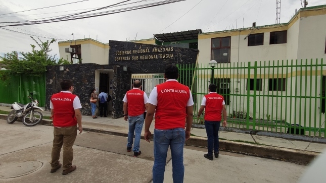 Imagen JPG colaboradores de la Contraloría en los exteriores de la Gerencia Sub Regional Bagua del Gobierno Regional de Amazonas.