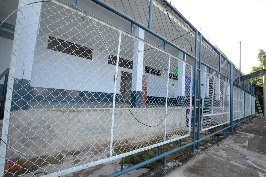 Los trabajos incluyeron la construcción de un cerco perimétrico, la renovación de cobertura y la mejora del sistema de cielo raso.