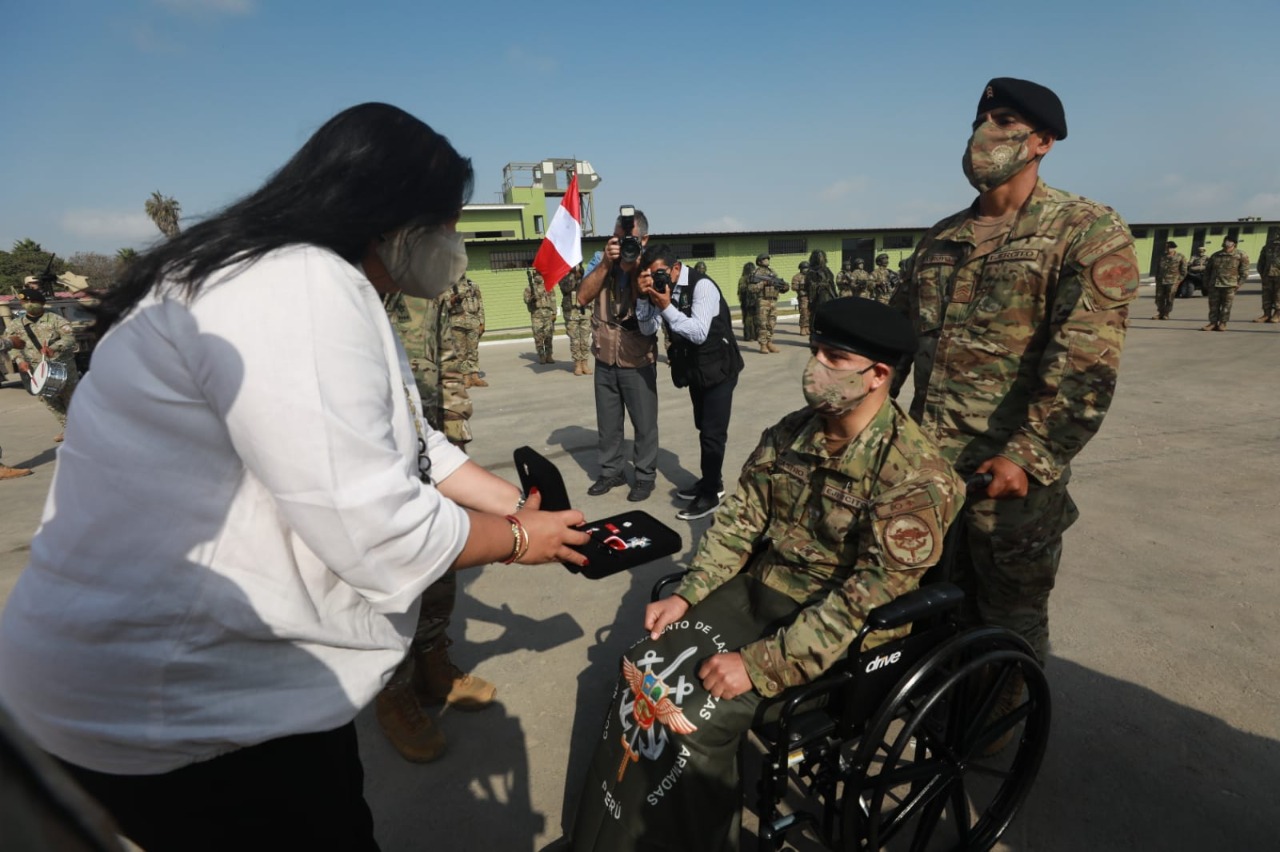 Condecoran a miembros de las Fuerzas Armadas que participaron en operación Ojo de Águila