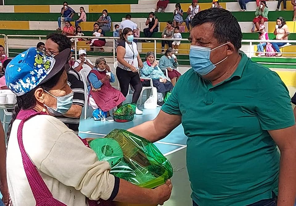 Mamás de programas sociales de la municipalidad provincial reciben agasajo por el día de la madre