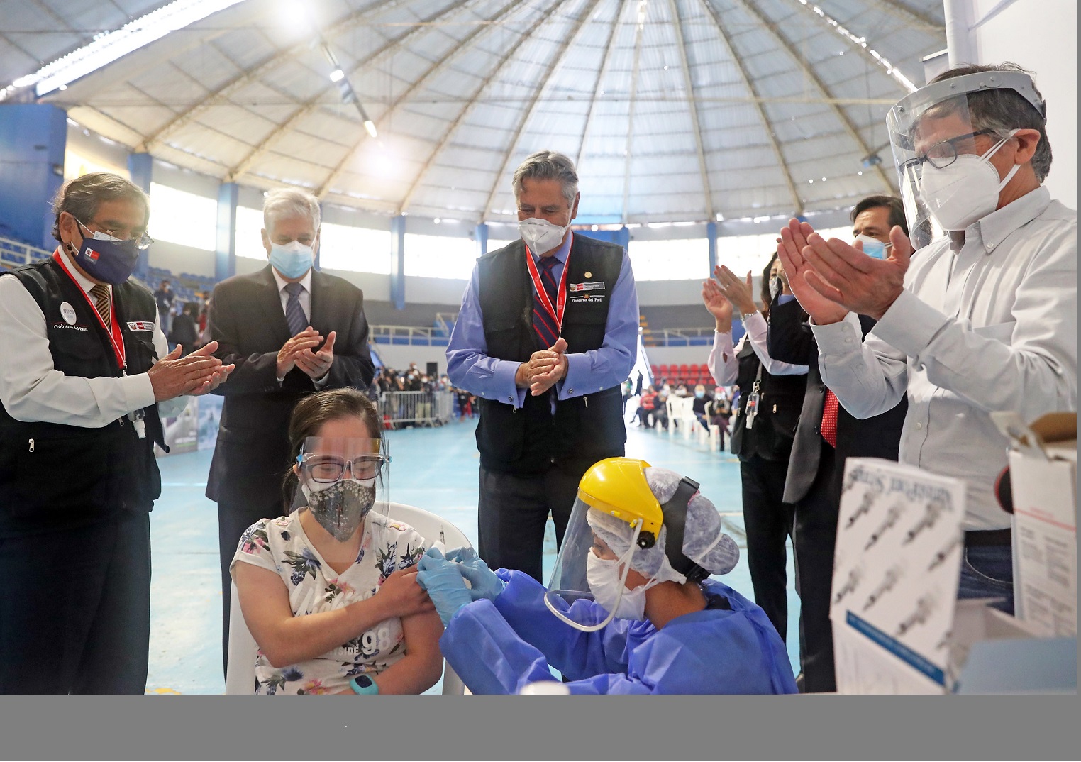 Presidente dela República, la Primera Ministra y el ministro de Salud participan en la vacunación de las personas con síndrome de Down.