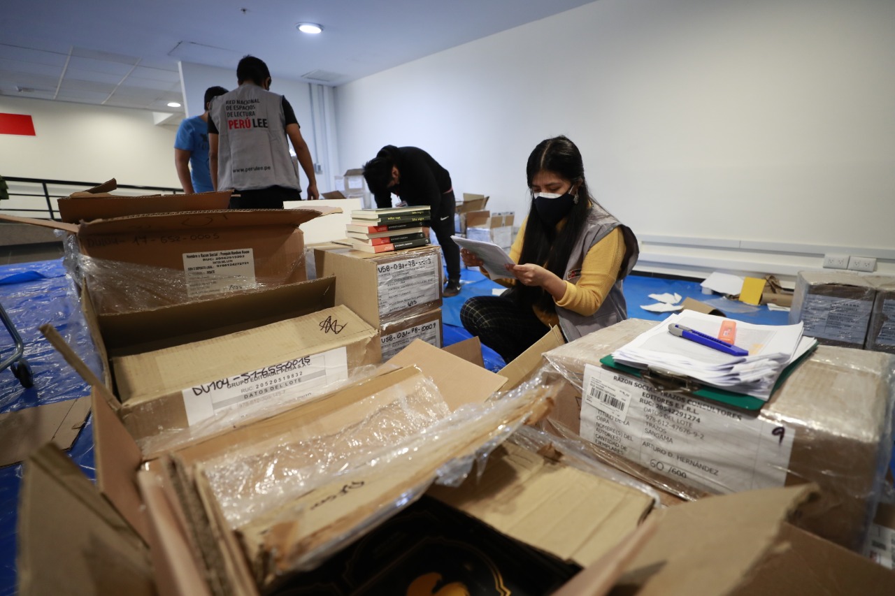 Ministerio de Cultura inicia distribución de material bibliográfico y mobiliario dirigido a 435 espacios de lectura en el país