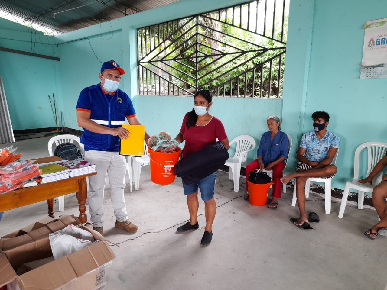 Ayuda humanitaria al C.P. La Florida, del distrito de Cajaruro, provincia de Utcubamba