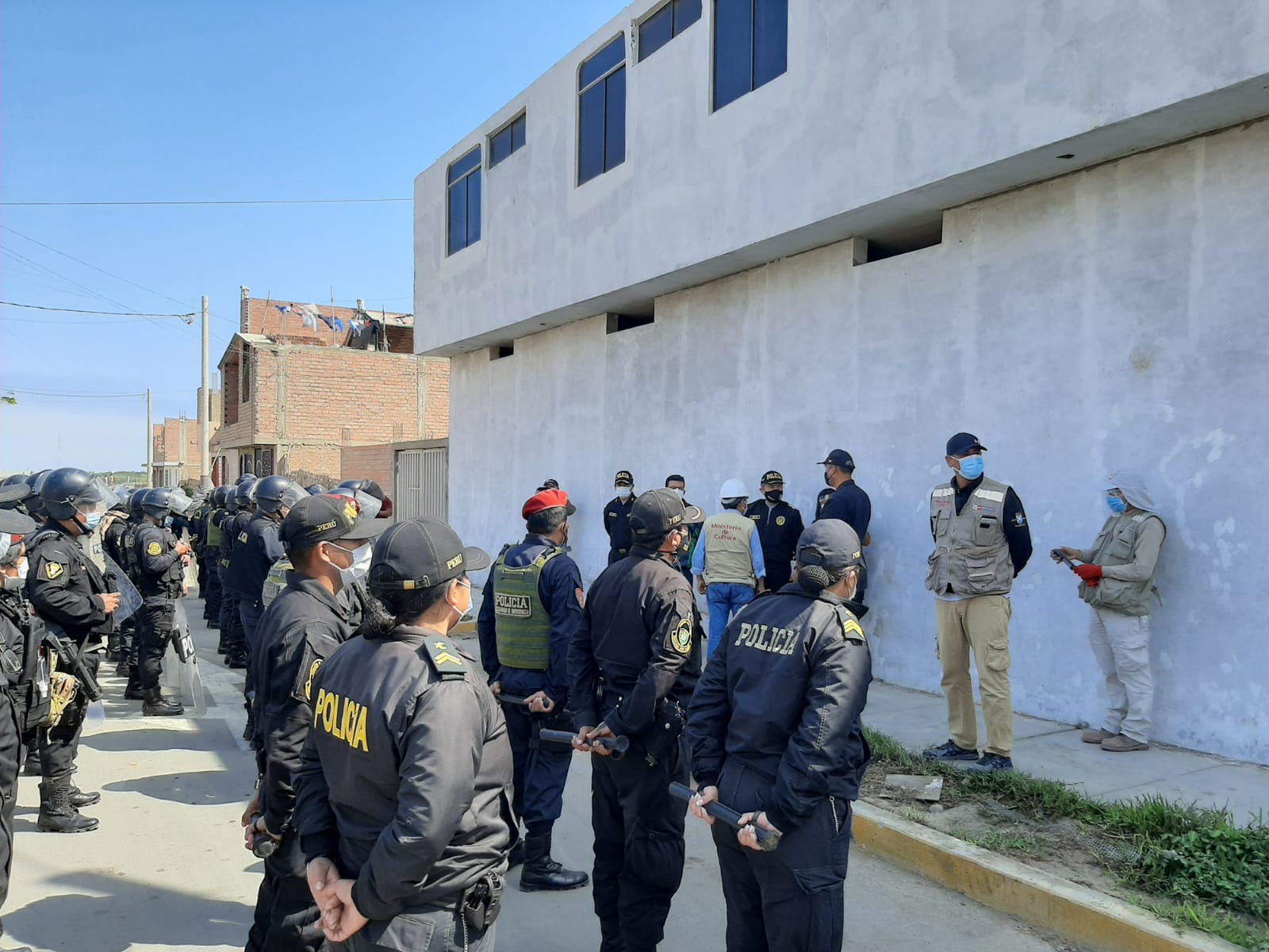 Ministerio de Cultura realizó recuperación extrajudicial de área invadida de la zona arqueológica monumental Los Huacos