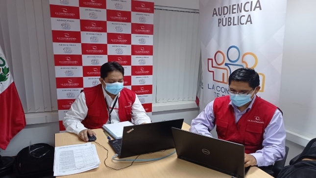 Imagen JPG de colaboradores de la Contraloría sentados trabajando con sus laptop participando en la Audiencia Pública virtual “La Contraloría te escucha” Piura.