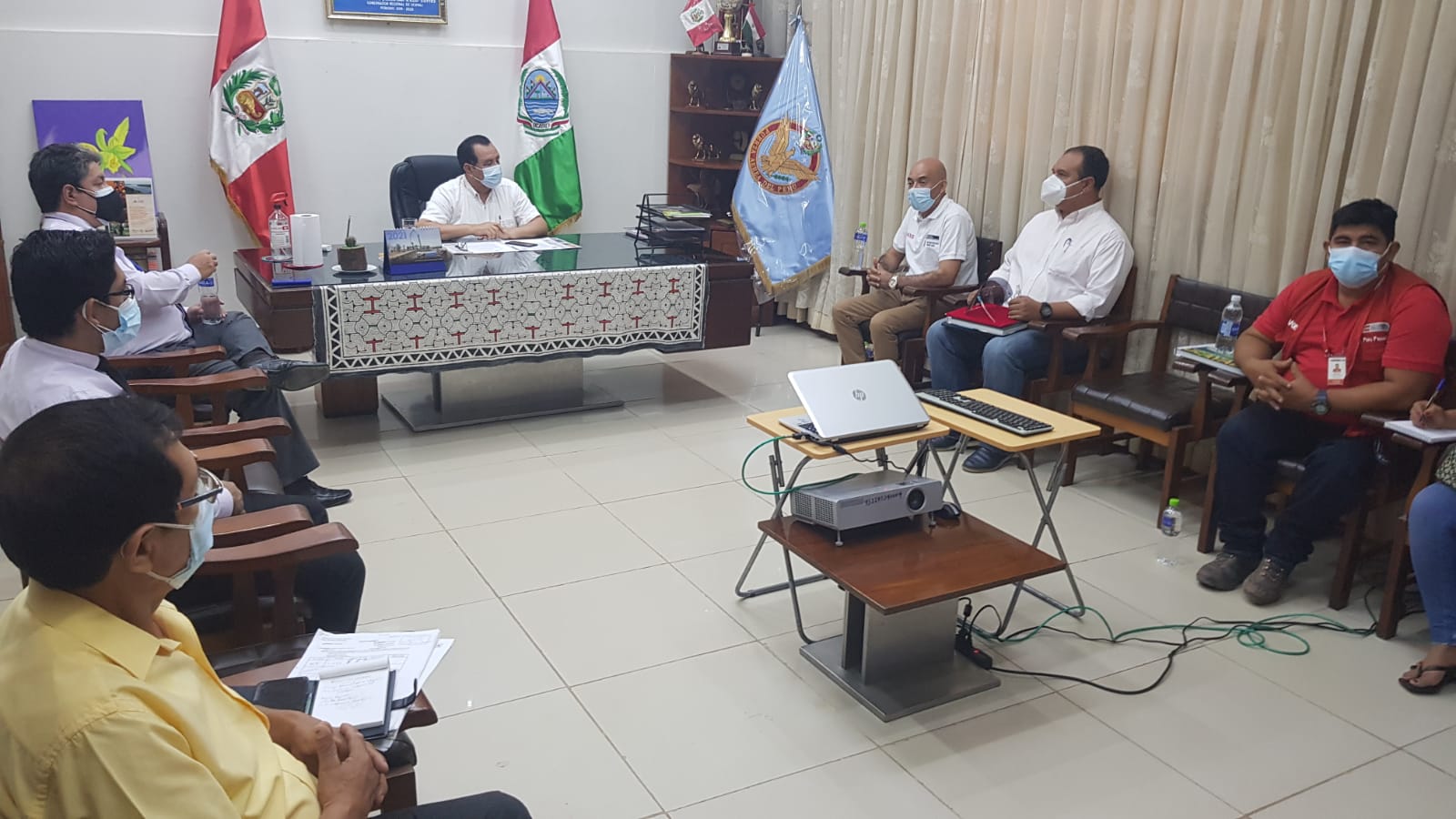 Reunión del Presidente del Conadis, Marco Antonio Gamarra La Barrera y el Gobernador Regional de Ucayali, Francisco Pezo Torres y otros funcionarios.