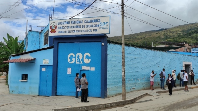 Imagen JPG de la puerta principal y parte de la fachada de la Unidad de Gestión Educativa Local Jaén, Cajamarca.