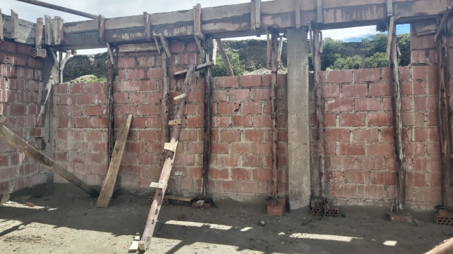 Imagen JPG de construcción de módulos administrativos de proyecto forestal en Apurímac.