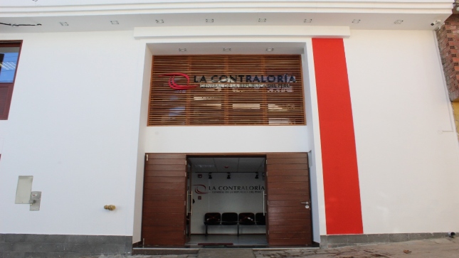 Imagen JPG de la fachada de la sede de la Contraloría en Huancavelica.