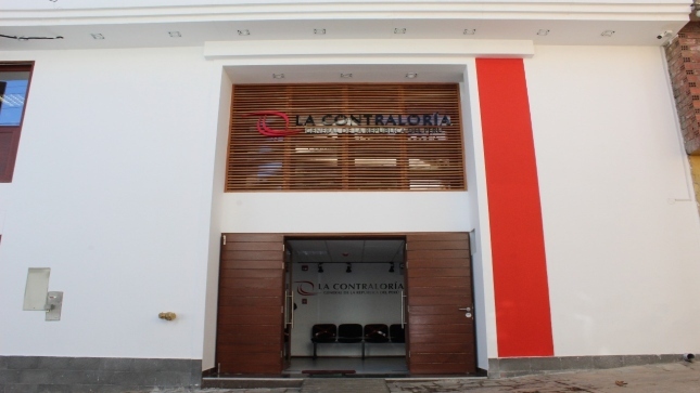 Imagen JPG de la fachada de la sede de la Contraloría en Huancavelica.