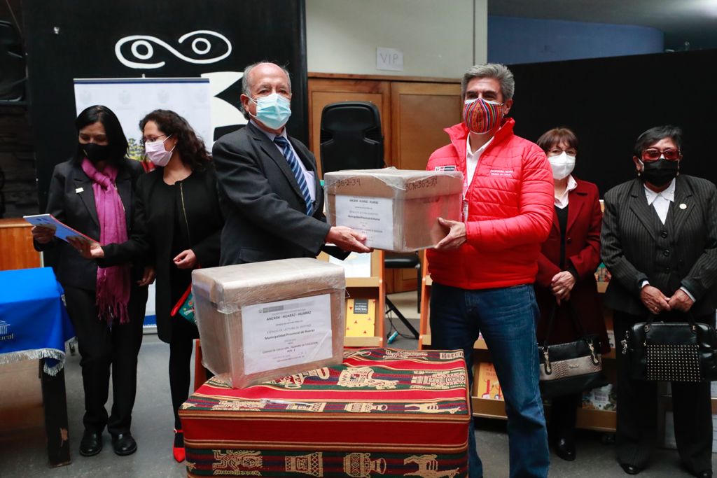 Ministerio de Cultura entrega 370 libros para Espacios de Lectura Perú Lee en Áncash