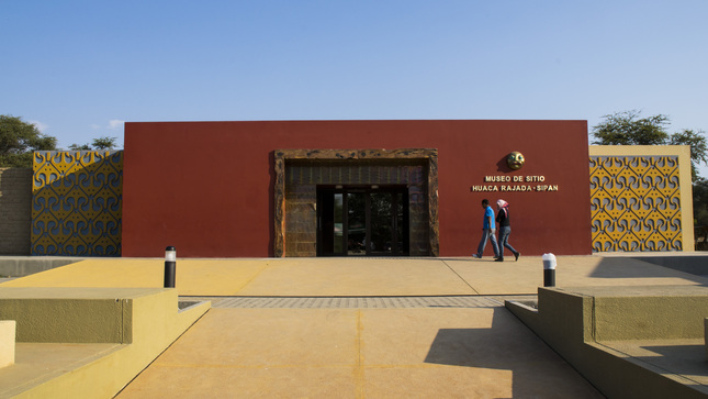 HUACA RAJADA-SIPAN PROMPERU