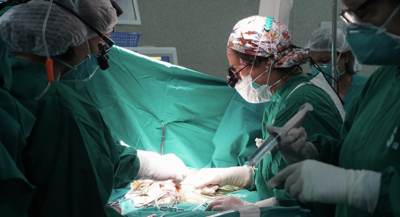 Hospital Hipólito Unanue realiza cirugías para resolver estrechez de tráquea por uso prolongado de ventilador mecánico