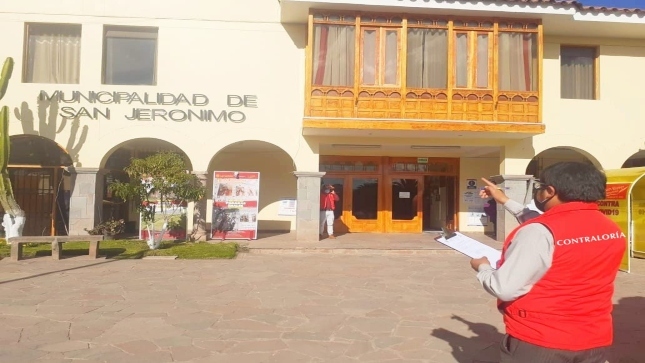 Imagen JPG de de la fachada y puerta principal de la Municipalidad Distrital de San Jerónimo en Cusco.