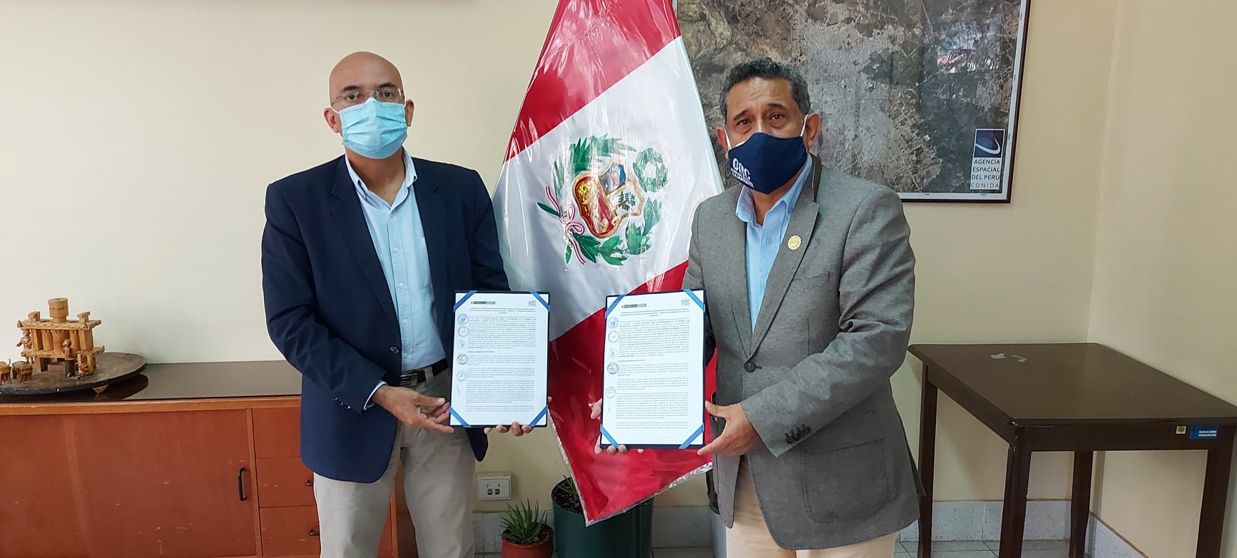 El presidente del Consejo Nacional para la Integración de la Persona con Discapacidad - CONADIS, Marco Antonio Gamarra La Barrera, y el Gobernador Regional Cajamarca, Mesías Guevara Amasifuen