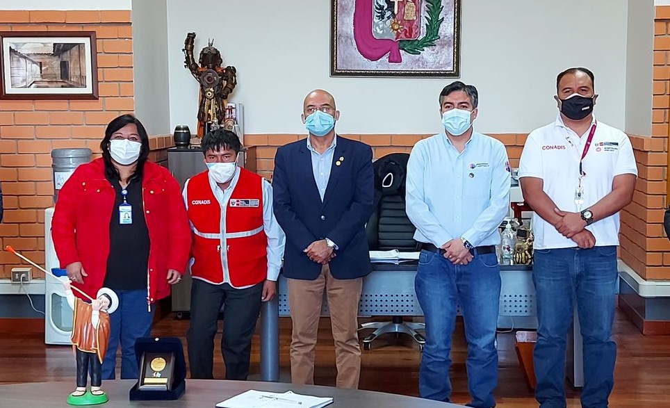 Presidente del Conadis y Alcalde de la municipalidad de Cajamarca en reunión