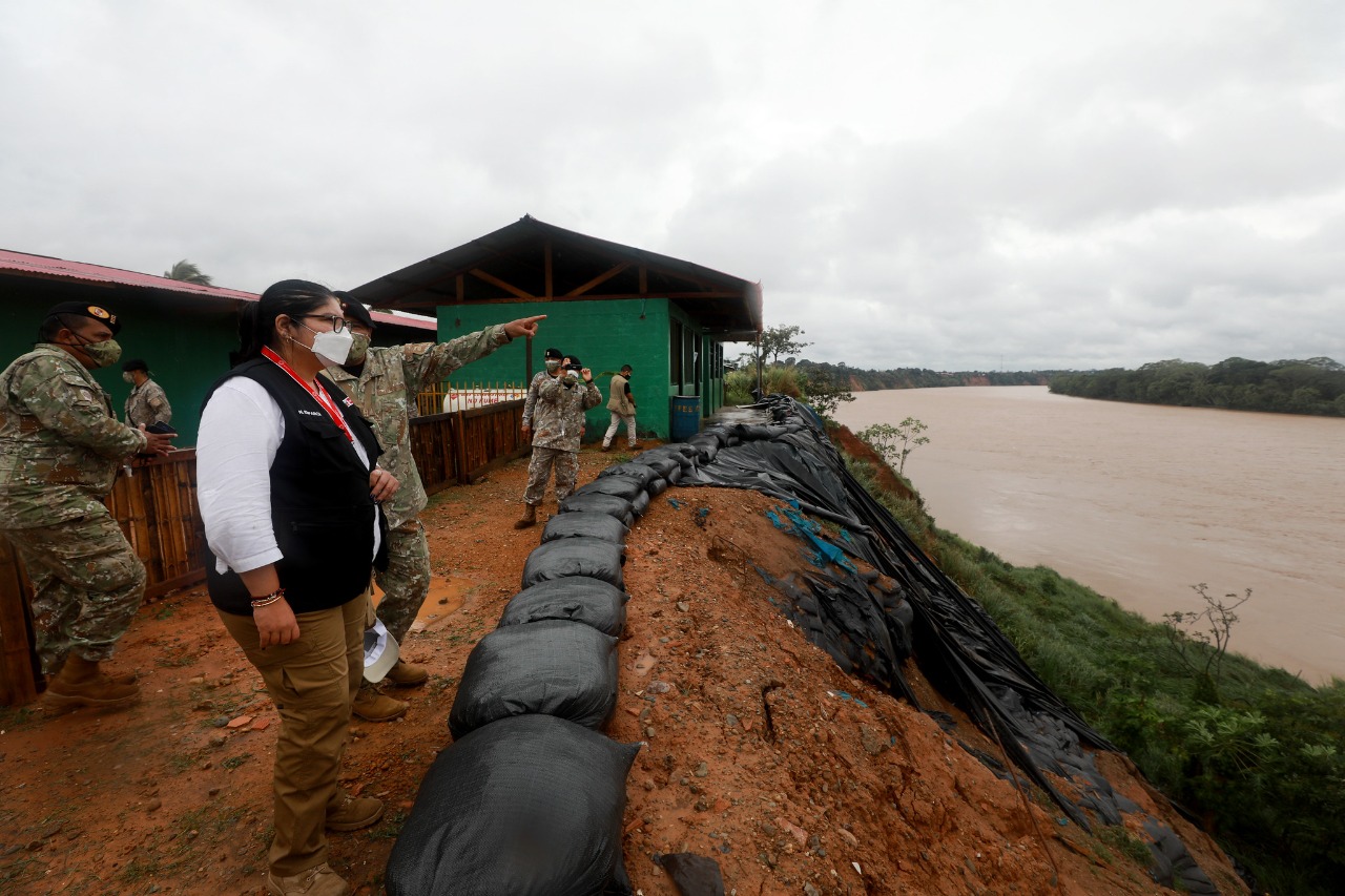 Ministra de Defensa inspeccionó bases de las Fuerzas Armadas en Madre de Dios