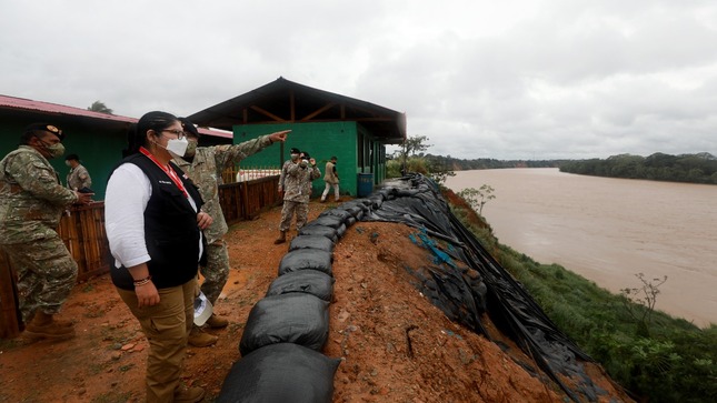 Ministra de Defensa inspeccionó bases de las Fuerzas Armadas en Madre de Dios