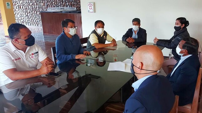 Reunión de autoridades del Conadis y funcionarios de la municipalidad distrital de Baños del Inca, encargados de la administración del Complejo Turístico 