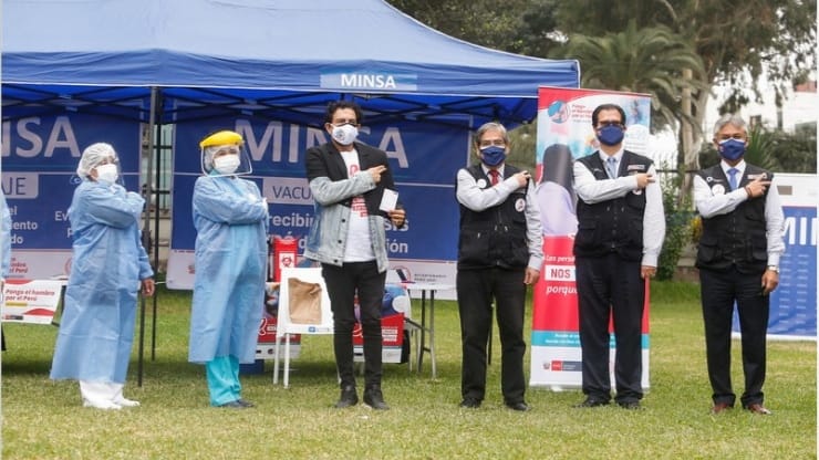 Minsa inicia vacunación contra la COVID-19 de 87 000 personas viviendo con VIH