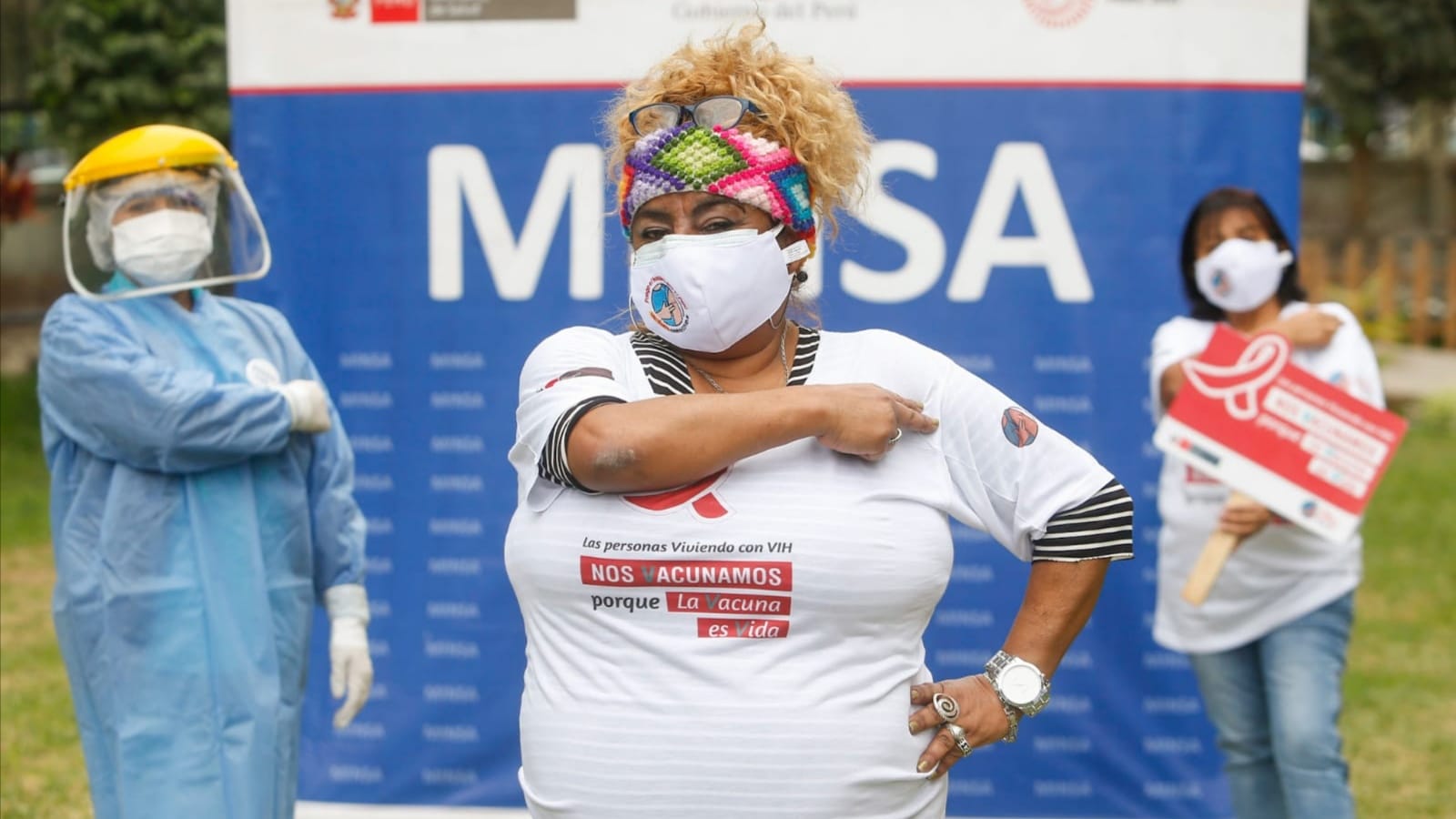 Minsa inicia vacunación contra la COVID-19 de 87 000 personas viviendo con VIH