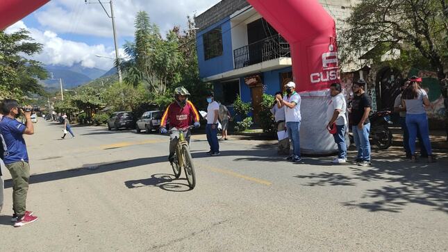 Competencia de ciclismo y montaña