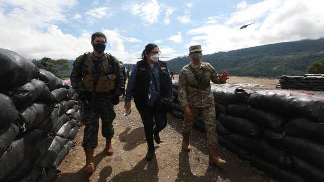 Ministra de Defensa inauguró base contraterrorista en San Miguel del Ene