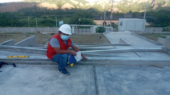 Imagen JPG de supervisión de obra de construcción de servicios académicos en Cajamarca.