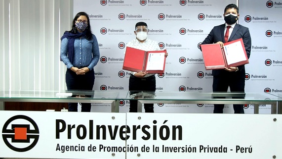 Firma de convenio entre la municipalidad y empresa privada en las oficinas de PROINVERSIÓN