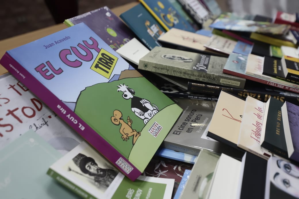 Ministro de Cultura entregó libros y mobiliario para espacios de lectura de la región Tacna